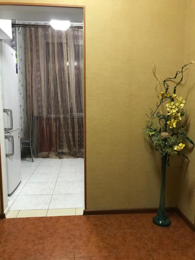 Rent Apartment In The Center Of แชร์นีฮีฟ ภายนอก รูปภาพ